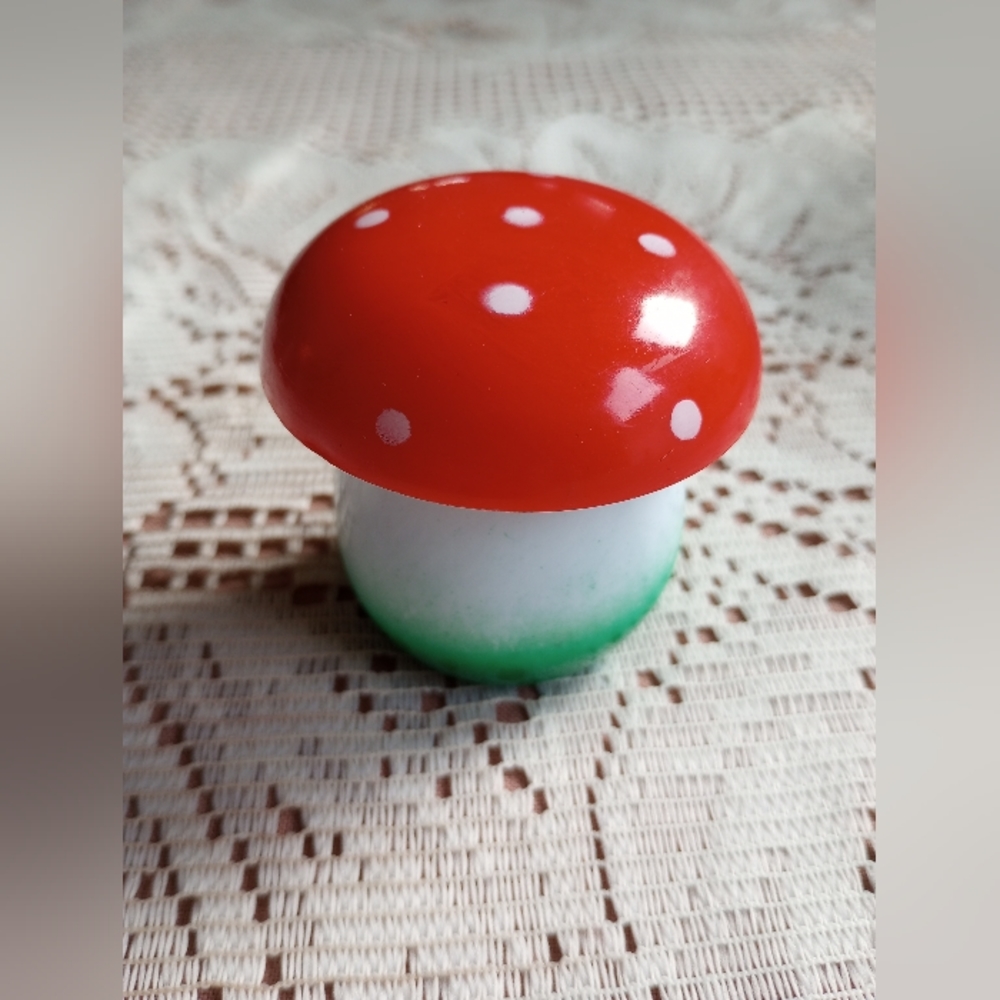 Vintage Plastic Mushroom Tiddly Winks Game